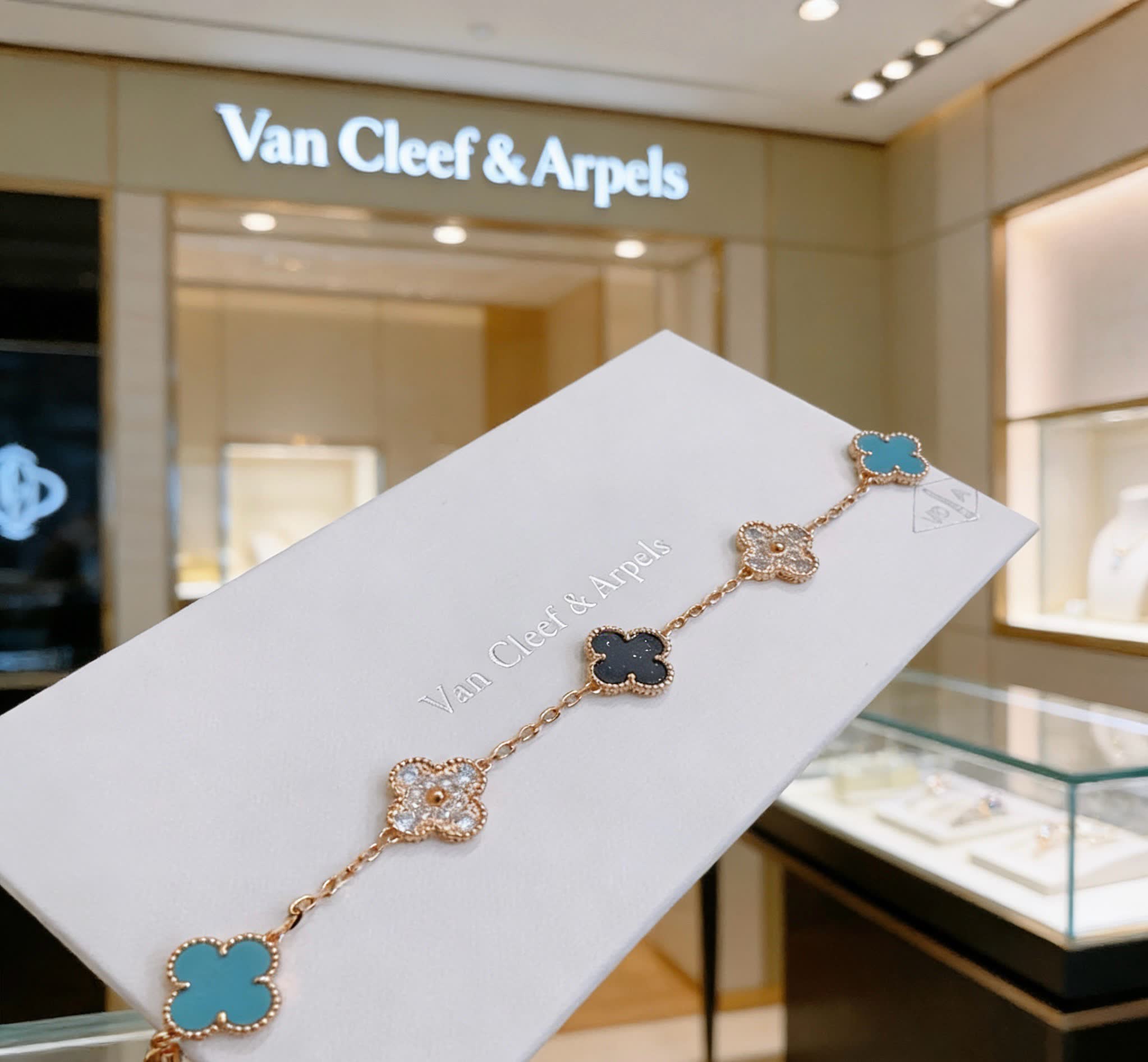Van Cleef & Arpels Vanckin & Alpta Clover Flower Bracelet